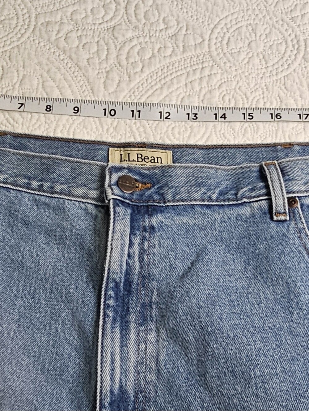 Mens LLBean 44x30 Relaxed Fit Jeans - Picture 2 of 6